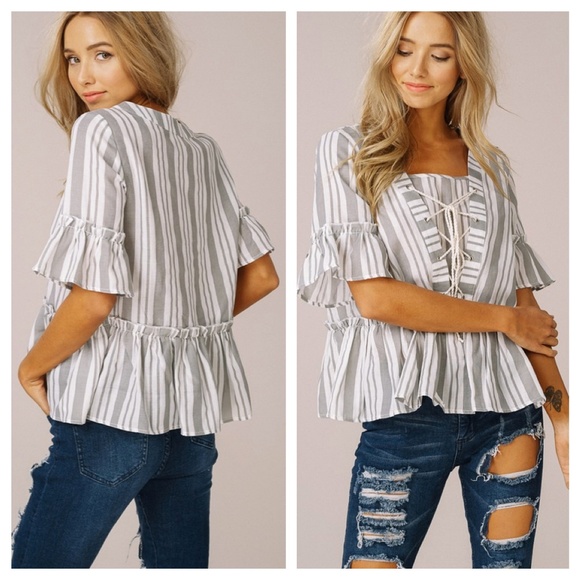 🦋MAKE AN OFFER!🦋Gray And White Stripe Top - Picture 2 of 3